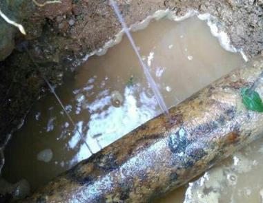 大宁楼顶渗水维修公司分享下地暖漏水的原因及检测方法。